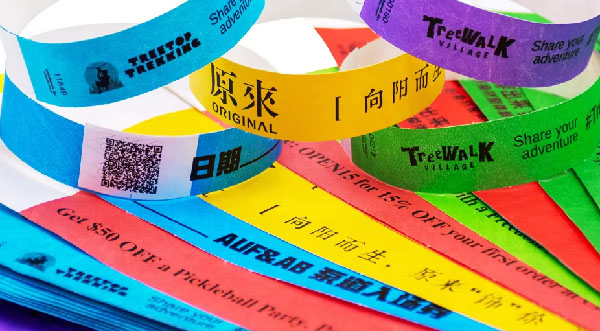 What are the methods for making antennas for RFID tags?