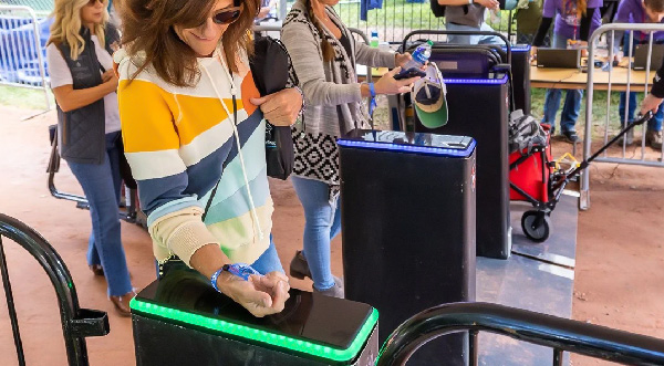 RFID Silicone Bracelet wristbands A New Choice for Future Tickets and Medical Care