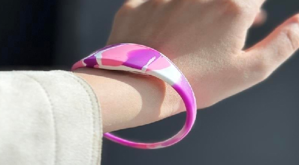 RFID wrist strap. RFID wristband, also known as radio frequency wristband