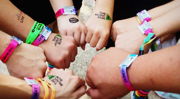 Can medical wristbands track the patient's location?