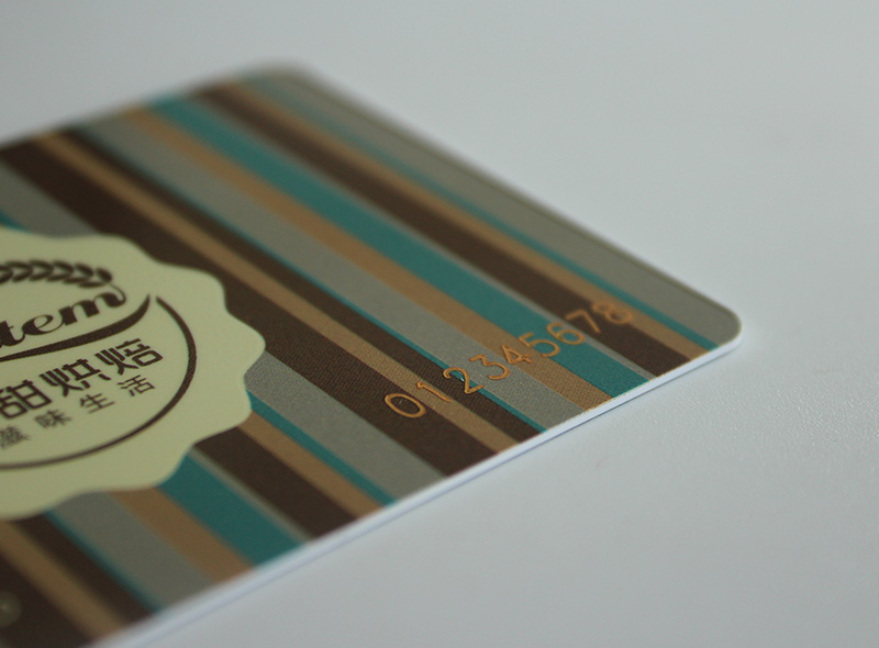 What are the characteristics of RFID devices